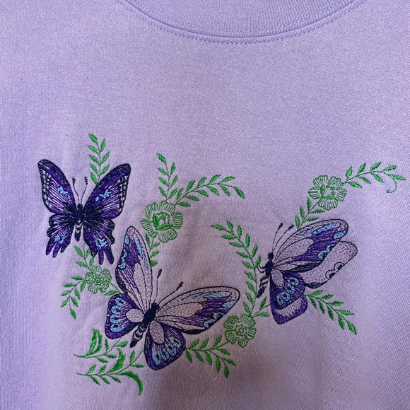 *SOLD* Butterfly embroidered crew - Picture 5 of 7